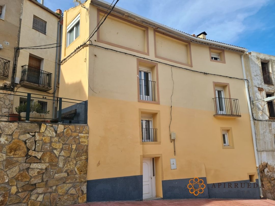 Exterior view of House or chalet for sale in Escatrón  with Heating and Furnished