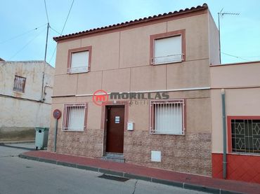Casa con balcón en venta en Calle de la Parada