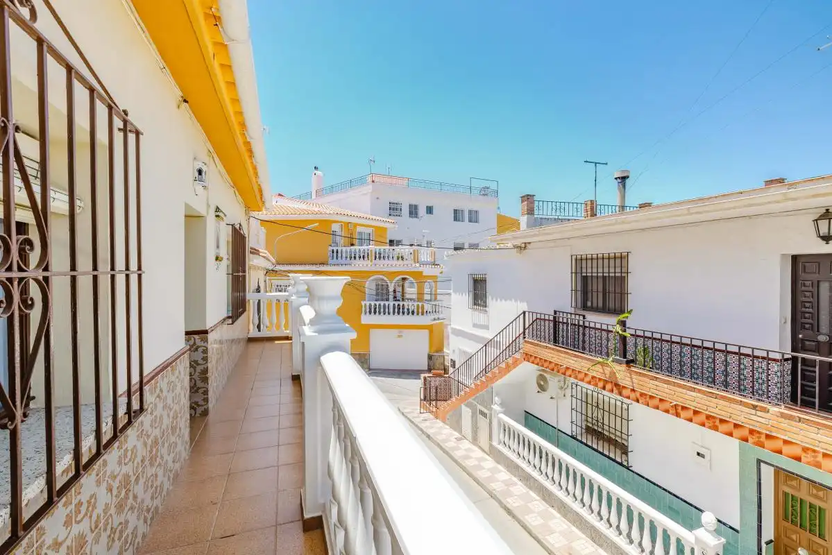 Vista exterior de Casa adosada en venda en Málaga amb Aire condicionat, Calefacció i Terrassa