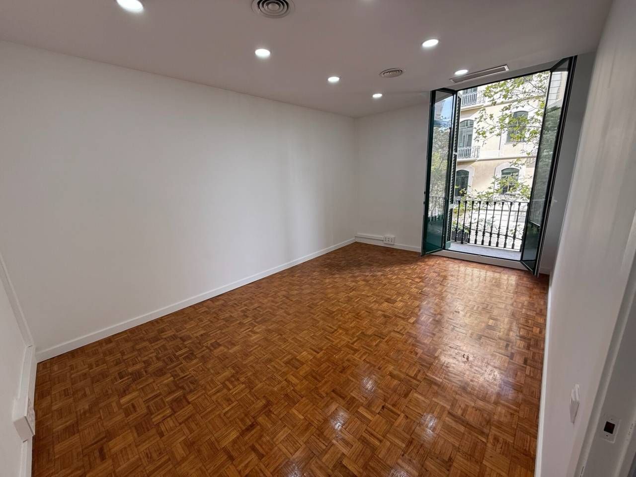 Oficina de lloguer a Còrsega, Vila de Gràcia, Gràcia
