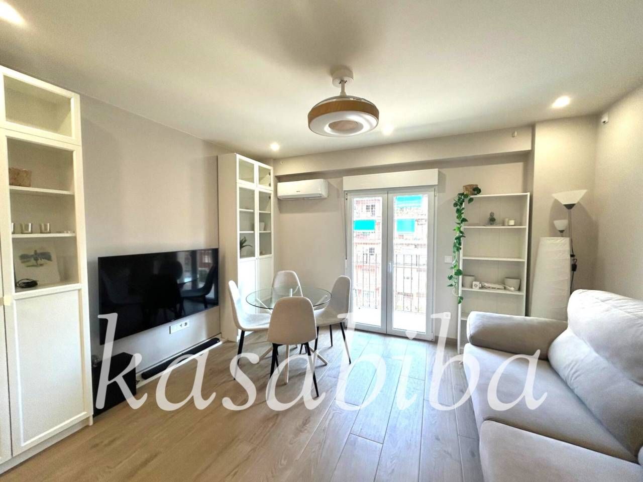 Sala de estar de Piso de alquiler en  Valencia Capital con Aire acondicionado, Calefacción y Parquet