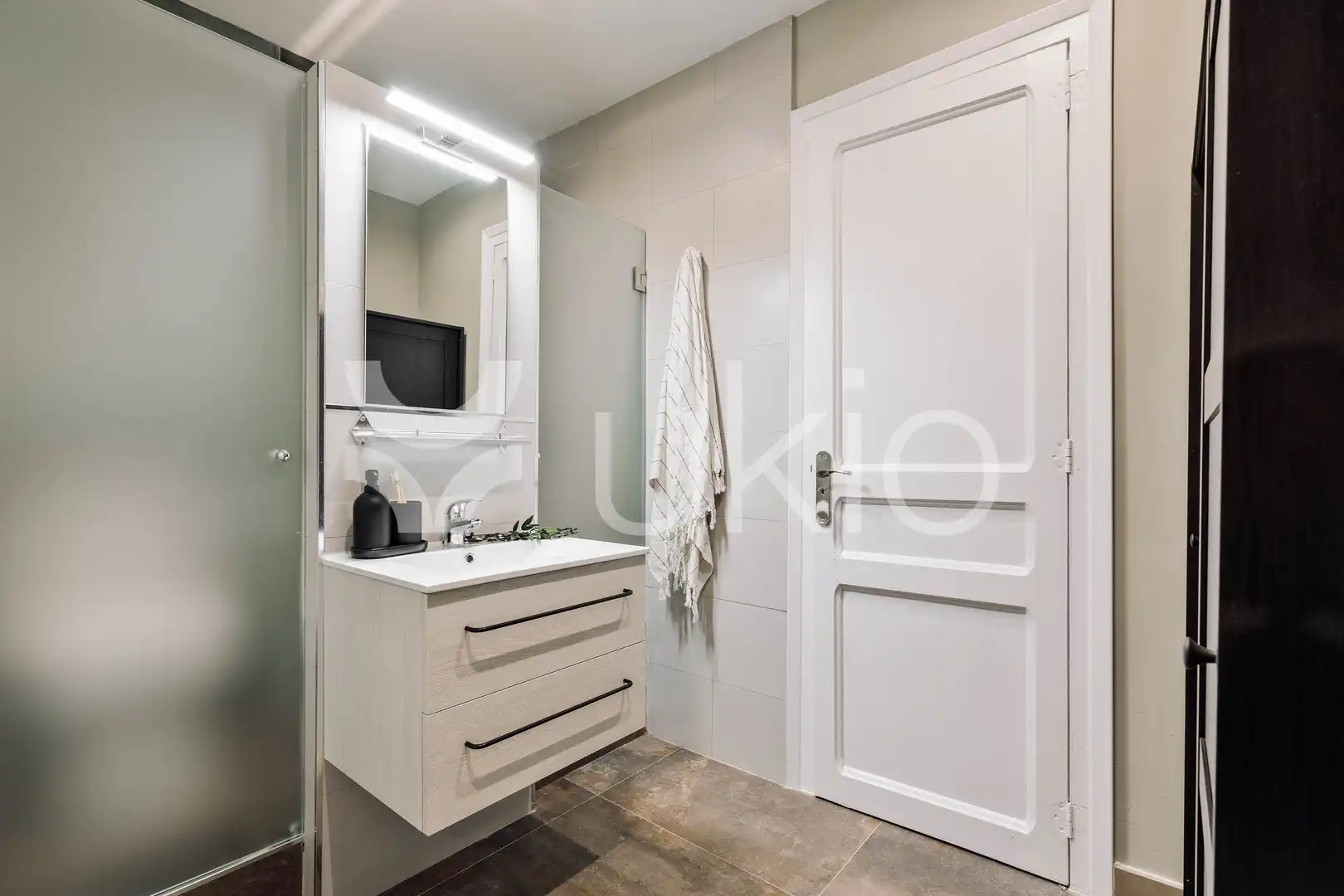 Baño de Apartamento de alquiler en Barcelona con Aire acondicionado, Calefacción y Amueblado