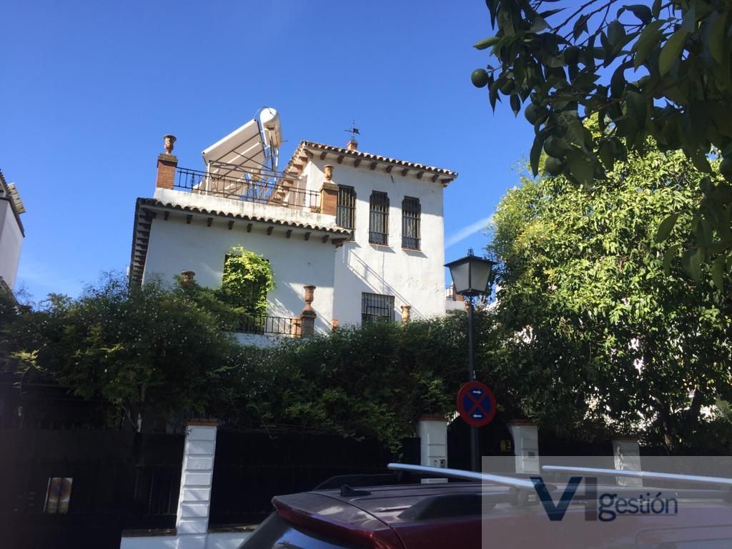 Vista exterior de Casa o xalet en venda en  Sevilla Capital amb Piscina