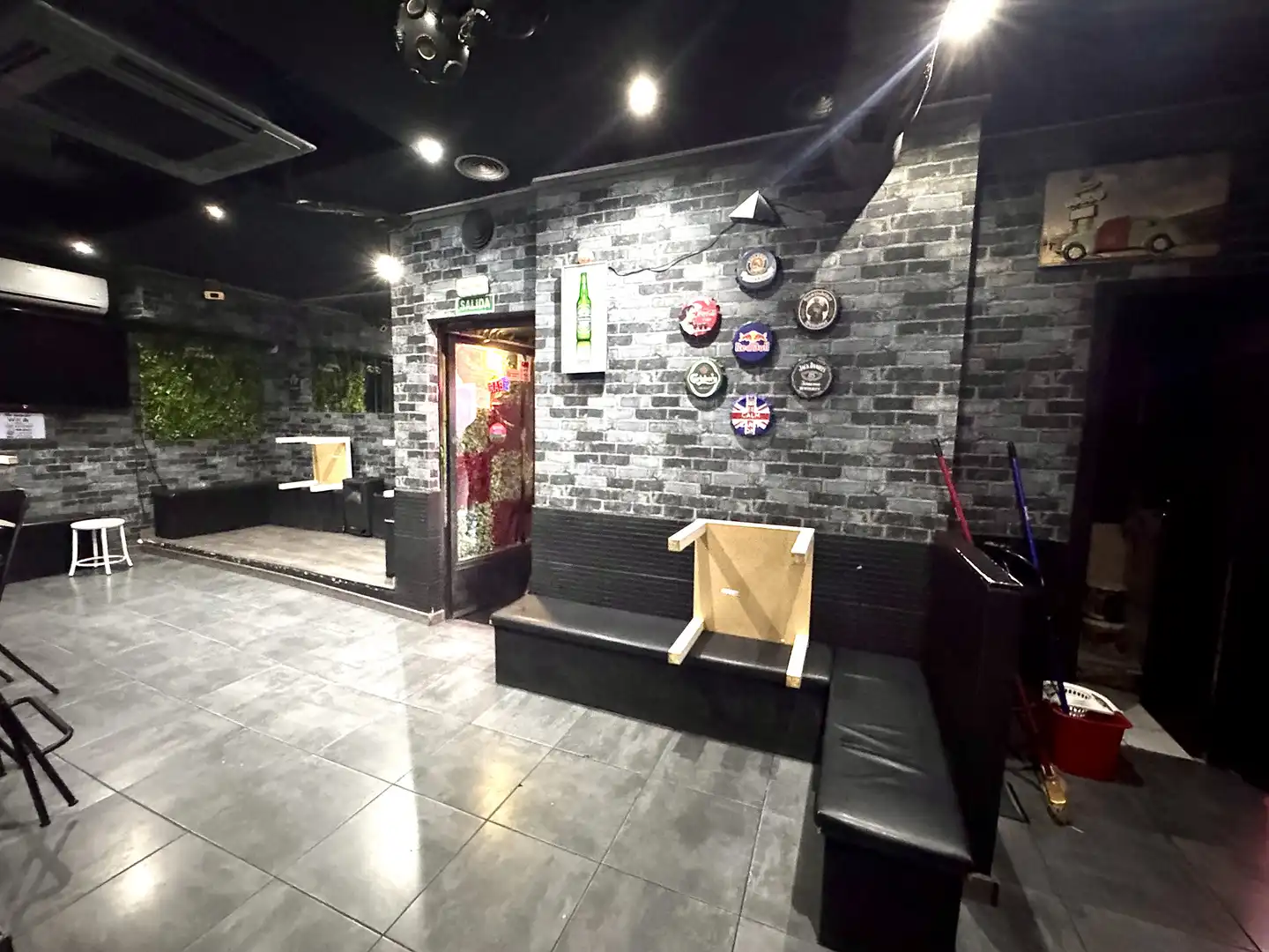 Commercial properties for sale in Madrid  with Air Conditioner, Furnished and Alarm