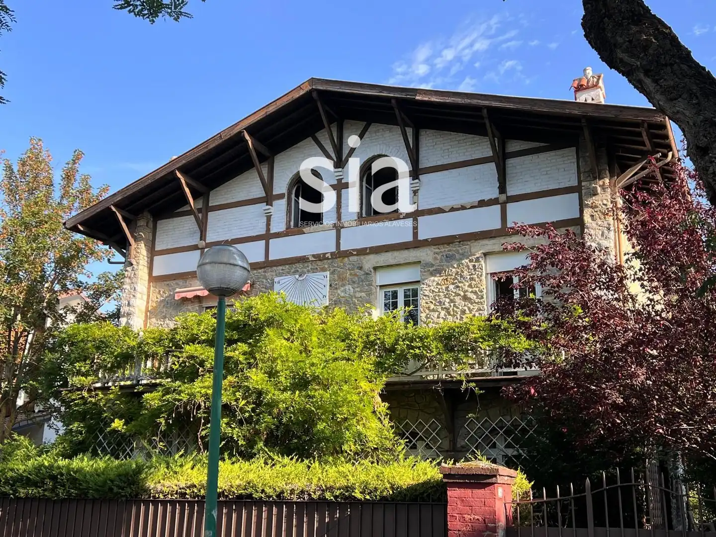 Außenansicht von Haus oder Chalet zum Verkauf in Vitoria - Gasteiz mit Heizung, Privatgarten und Terrasse