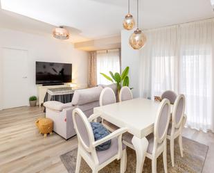 Living room of Flat for sale in  Granada Capital  with Air Conditioner, Heating and Balcony