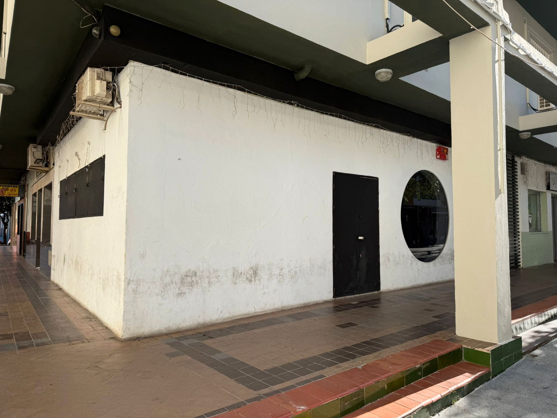 Exterior view of Premises to rent in Dos Hermanas  with Air Conditioner and Terrace