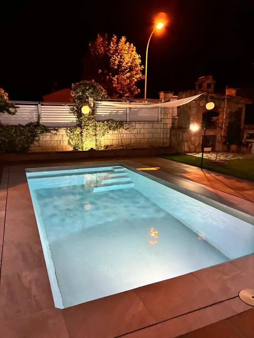 Piscina de Casa adosada en venda en Soria Capital  amb Calefacció, Jardí privat i Terrassa