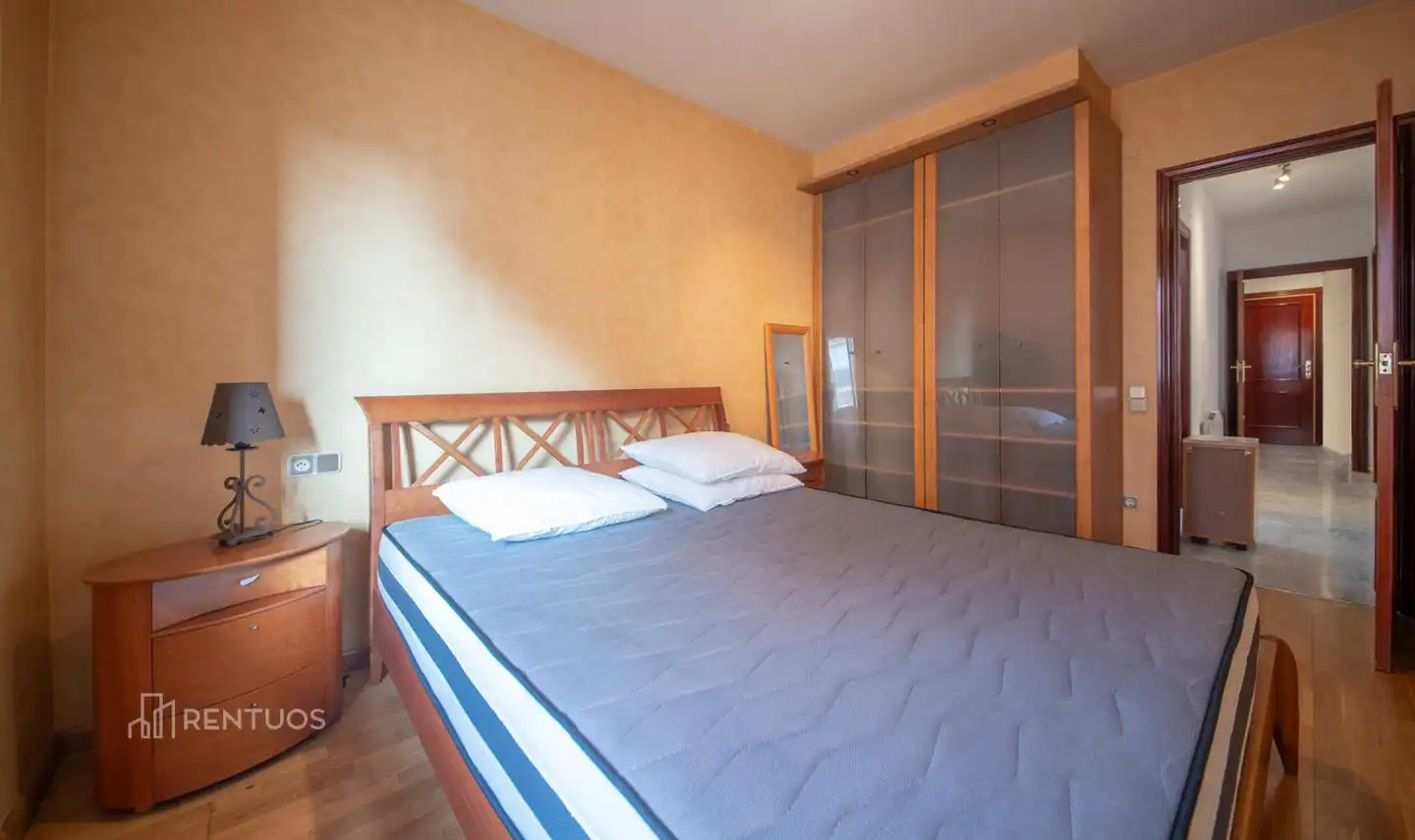 Schlafzimmer von Wohnung zur Miete in Sant Joan Despí mit Parkett, Abstellraum und Möbliert