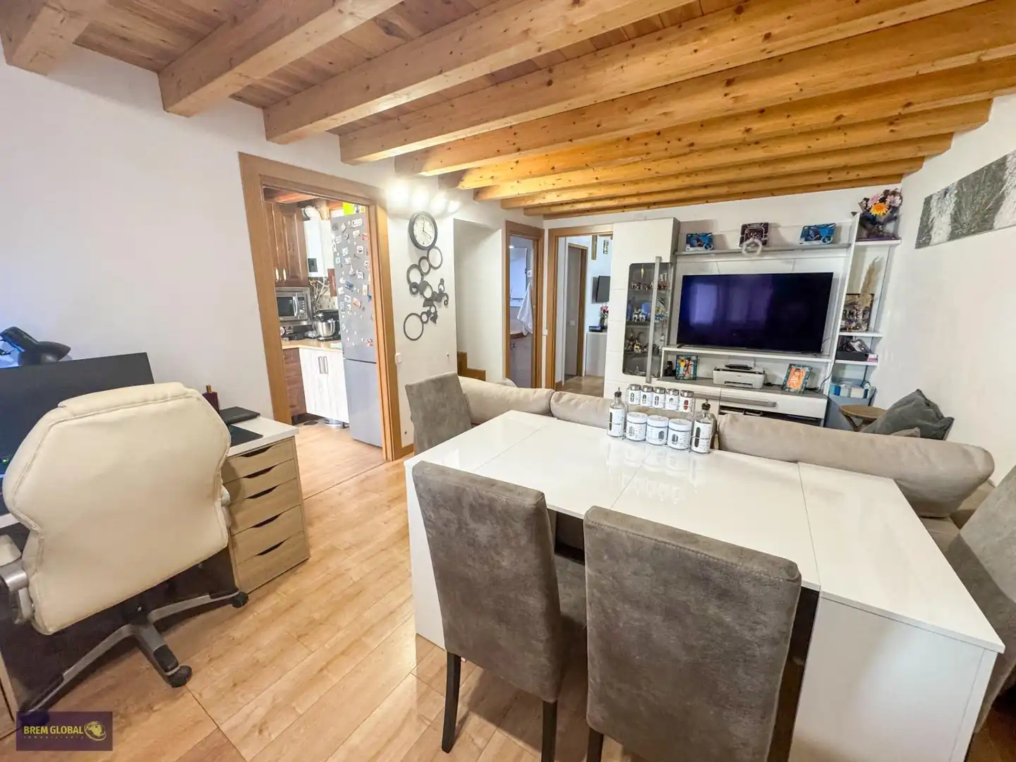Sala d'estar de Casa o xalet en venda en La Cabrera amb Terrassa, Traster i Moblat