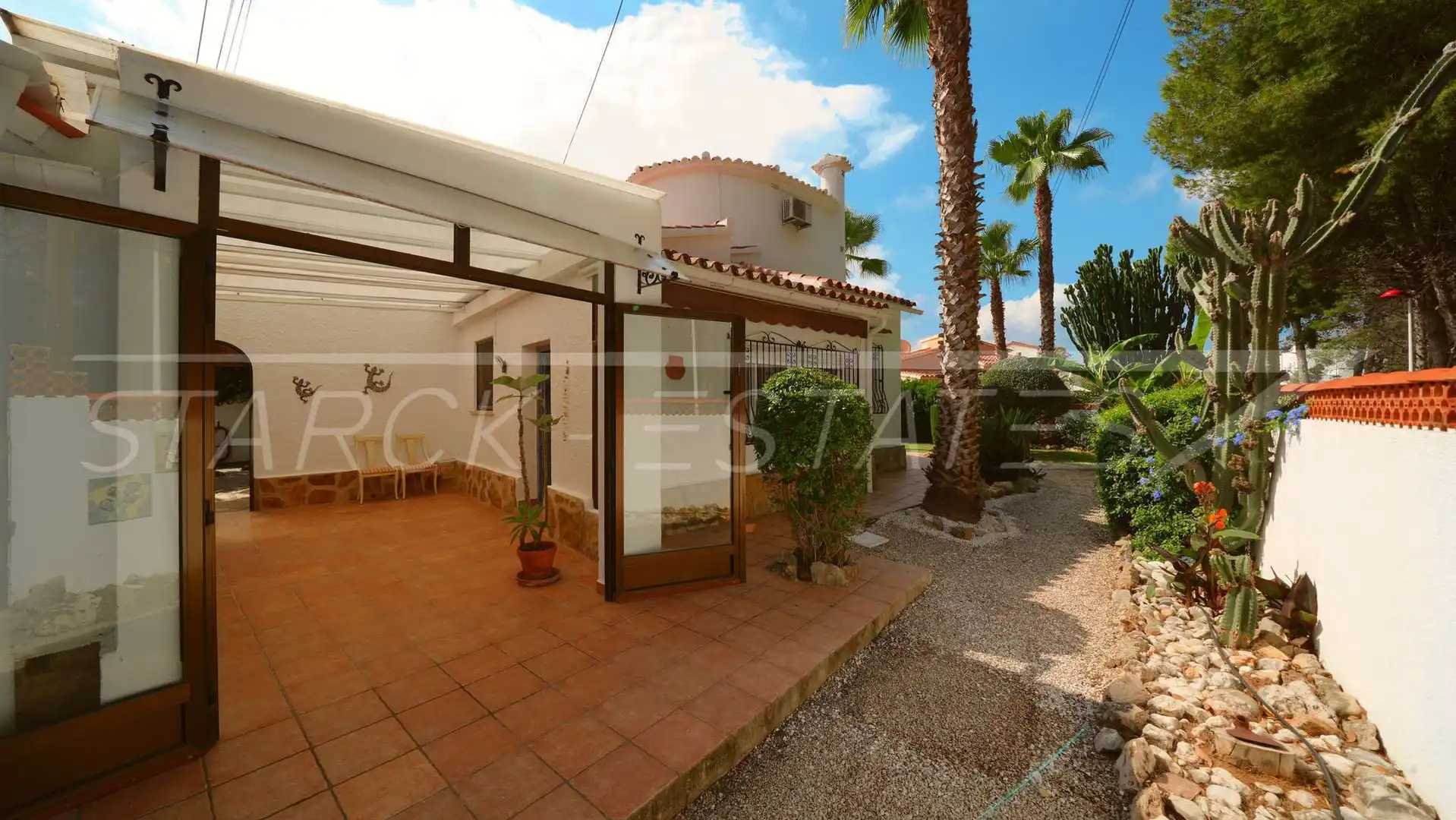 Vista exterior de Casa o xalet en venda en Els Poblets amb Aire condicionat, Jardí privat i Piscina