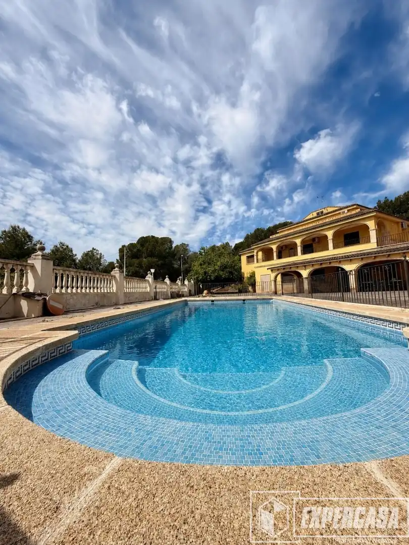 Piscina de Finca rústica en venda en Manises amb Aire condicionat, Calefacció i Terrassa