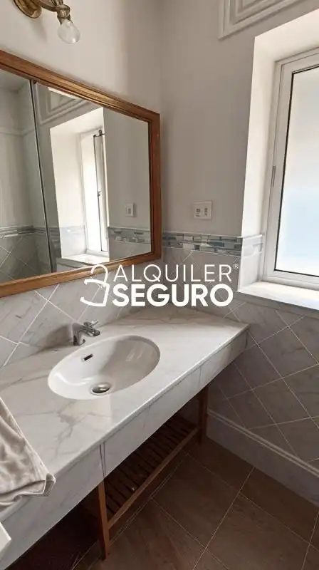 Bany de Pis de lloguer en Sevilla amb Aire condicionat