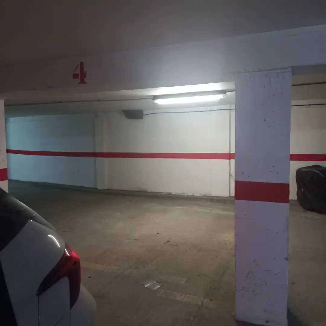 Aparcament de Pis en venda en Reus amb Traster, Forn i Balcó