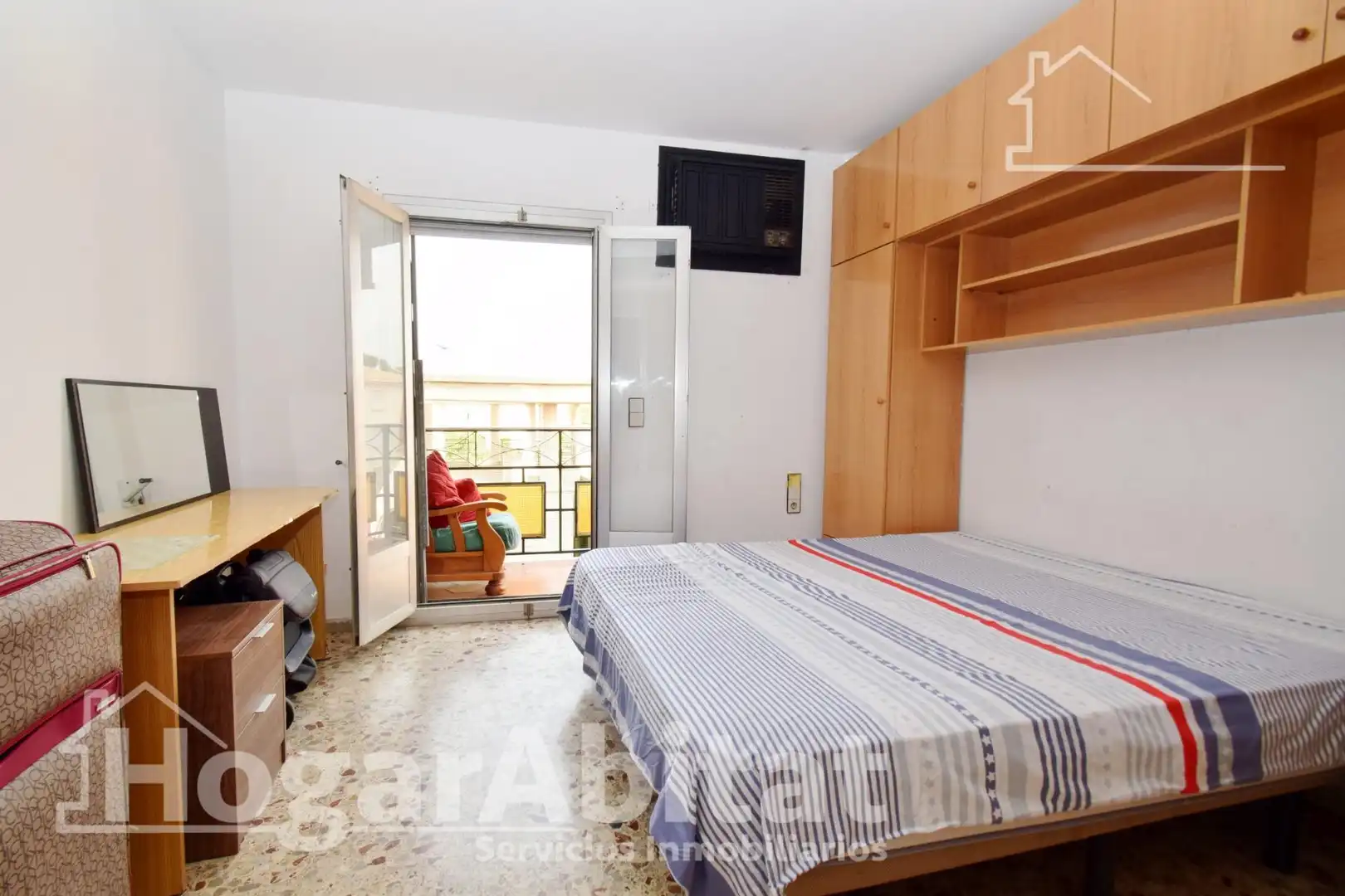 Habitación de Ático en venta en Catarroja con Terraza, Trastero y Balcón
