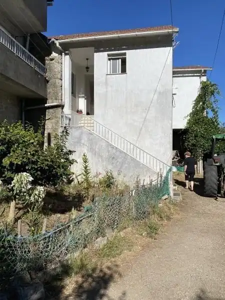 Casa adosada en venda en Crecente amb Calefacció, Traster i Moblat