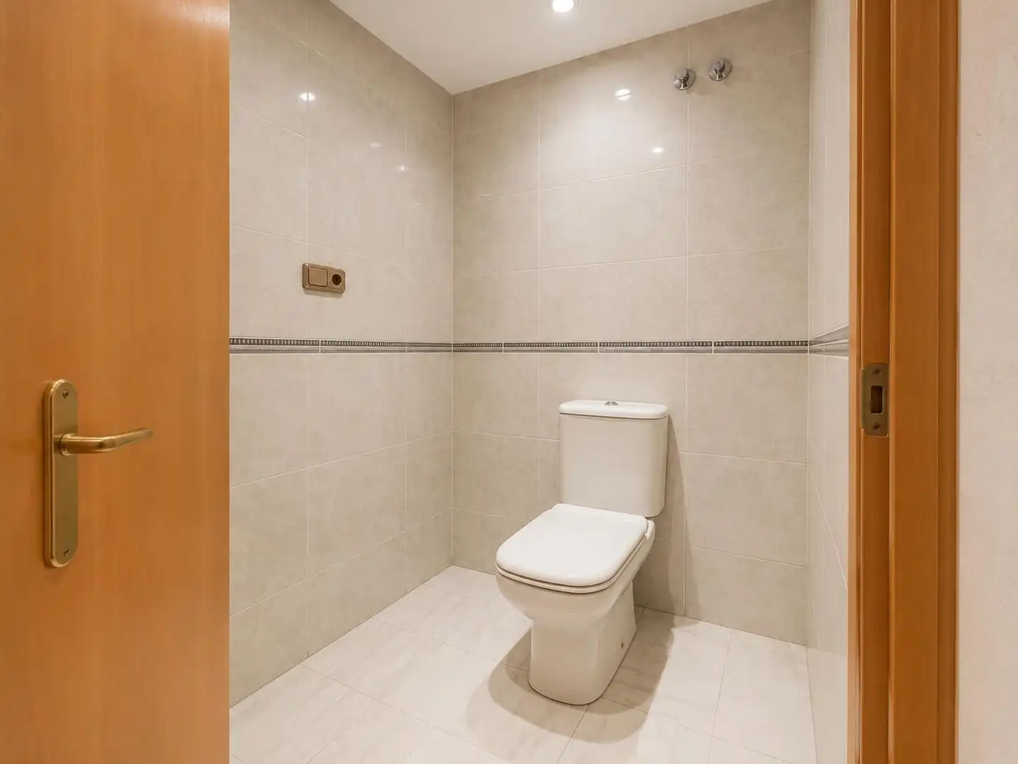Baño de Ático de alquiler en Málaga con Jardín privado, Terraza y Amueblado