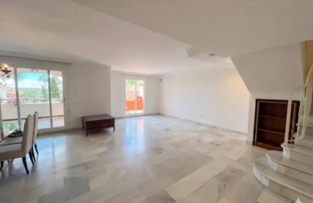 Jardí de Apartament de lloguer en Marbella amb Aire condicionat, Terrassa i Moblat