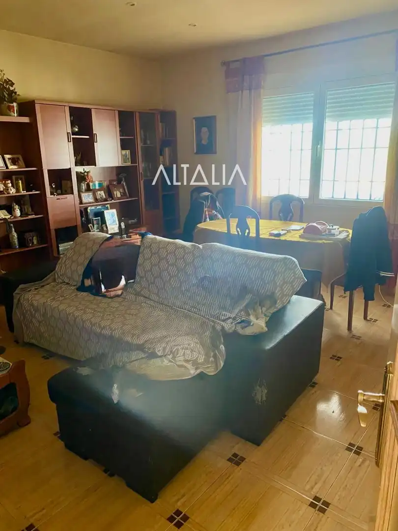 Sala d'estar de Casa adosada en venda en Hontanaya