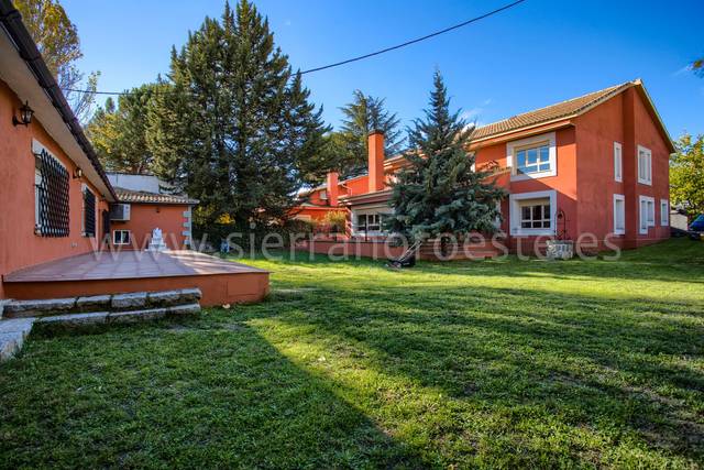 Casa-chalet en Venta en Colonia