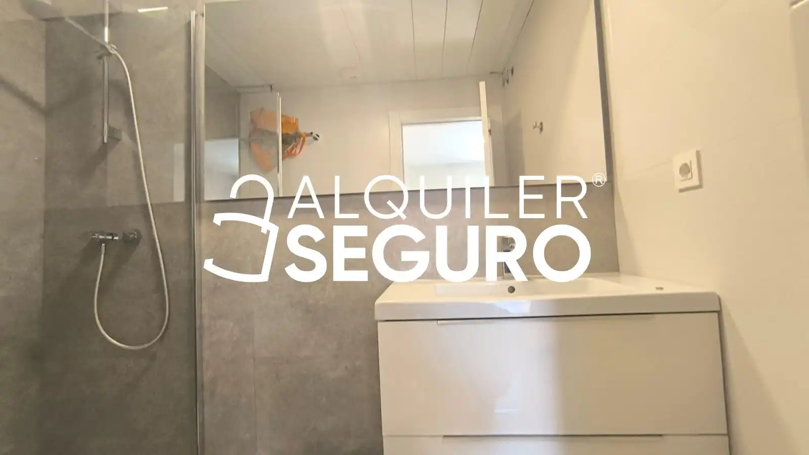 Bany de Pis de lloguer en Sevilla amb Aire condicionat, Traster i Piscina