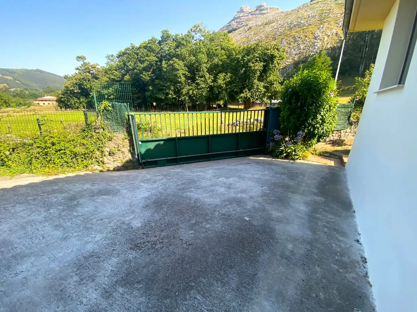 Parking of Houses for sale in Castro-Urdiales  with Heating, Private garden and Parquet flooring