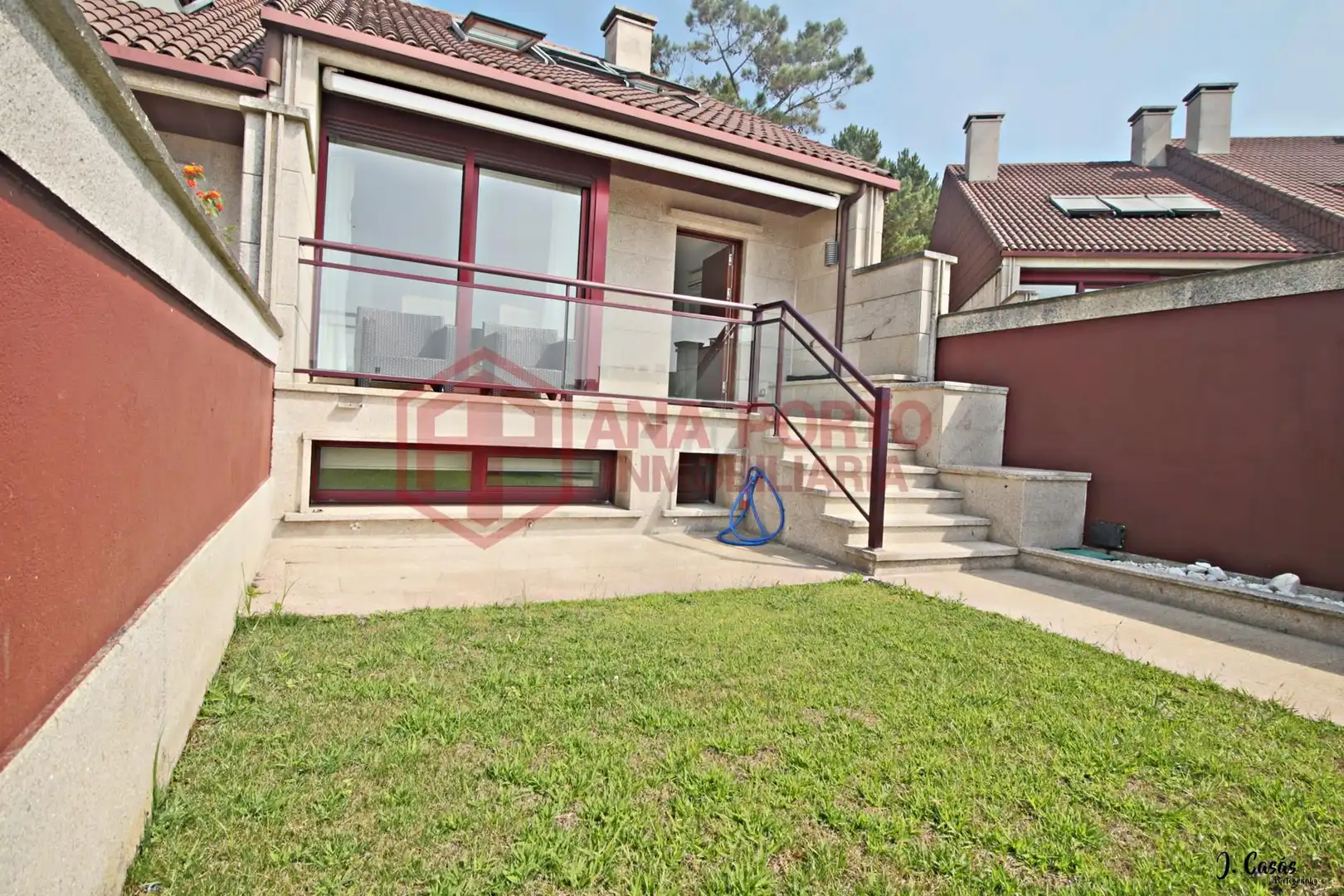 Jardí de Casa adosada en venda en O Grove   amb Calefacció, Jardí privat i Parquet
