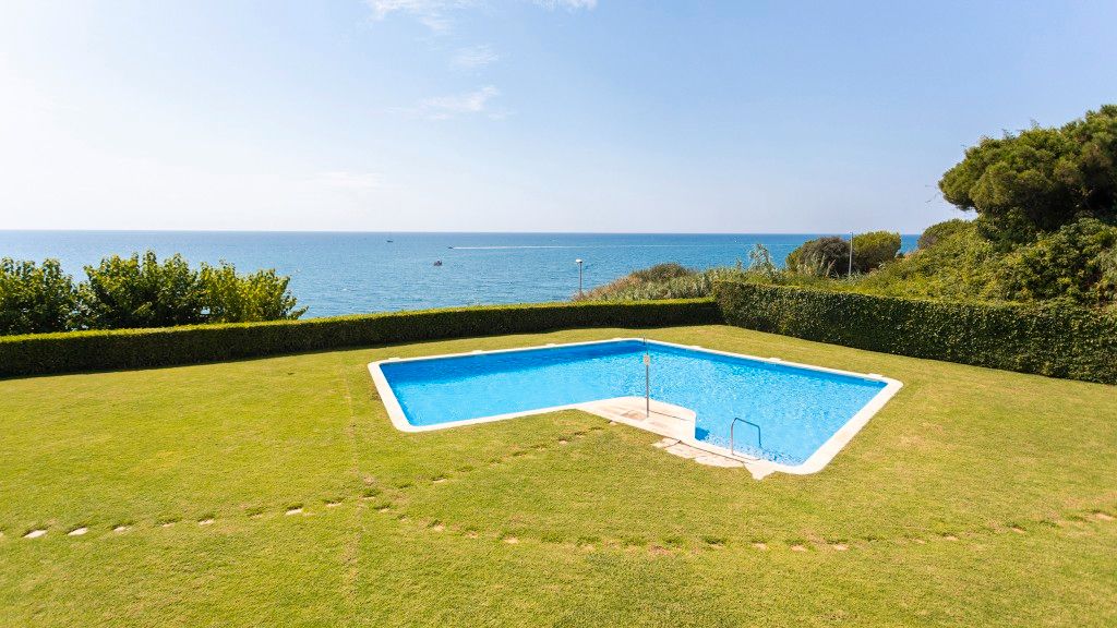 Swimming pool of House or chalet for sale in Sant Pol de Mar  with Air Conditioner, Terrace and Storage room
