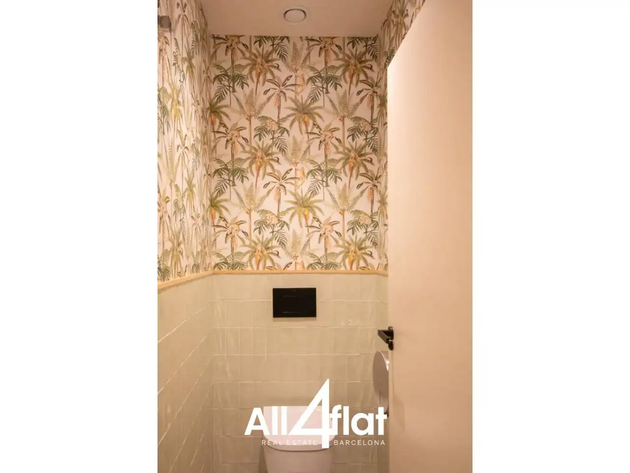 Bany de Local de lloguer en Barcelona amb Aire condicionat