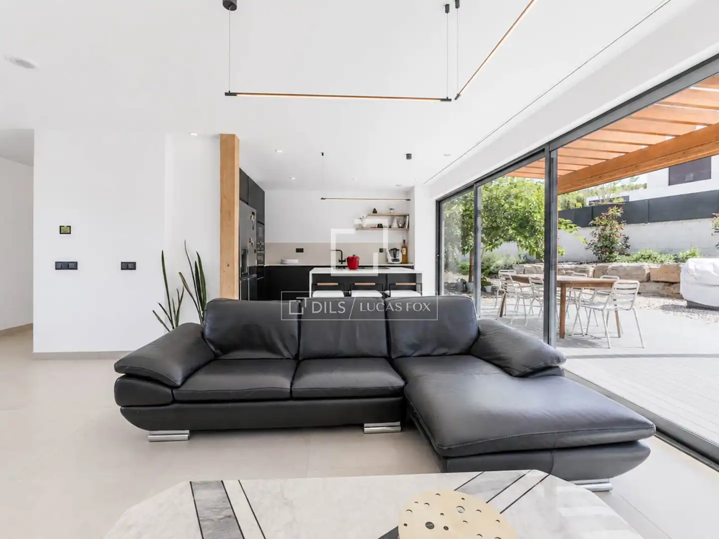 Sala d'estar de Casa o xalet en venda en Sant Pere de Ribes amb Aire condicionat, Calefacció i Jardí privat