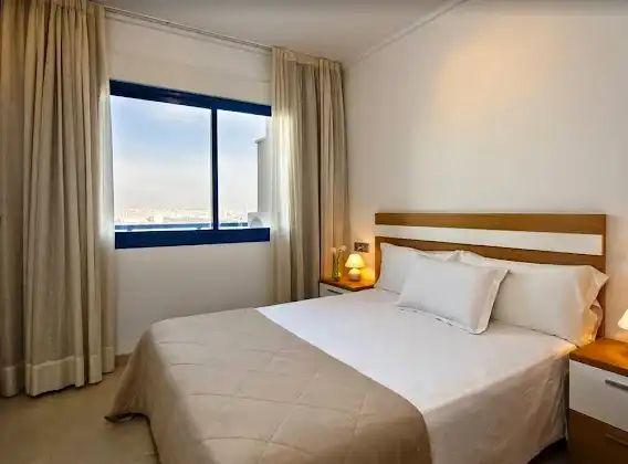 Dormitori de Apartament en venda en Alicante / Alacant amb Aire condicionat, Calefacció i Moblat