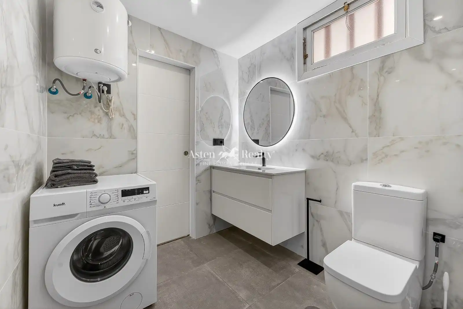 Bany de Apartament en venda en Adeje amb Aire condicionat, Terrassa i Piscina