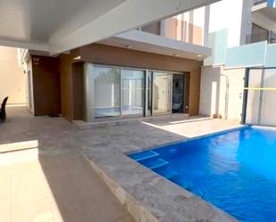 Piscina de Casa o xalet en venda en Orihuela amb Aire condicionat, Jardí privat i Terrassa
