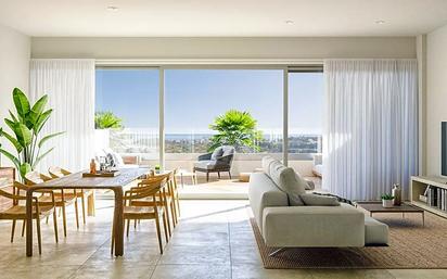 Sala d'estar de Apartament en venda en Estepona amb Aire condicionat, Terrassa i Piscina