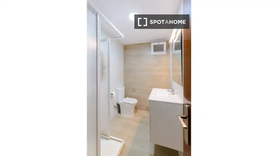 Badezimmer von Wohnung zur untervermieten in Elche / Elx mit Klimaanlage, Heizung und Möbliert