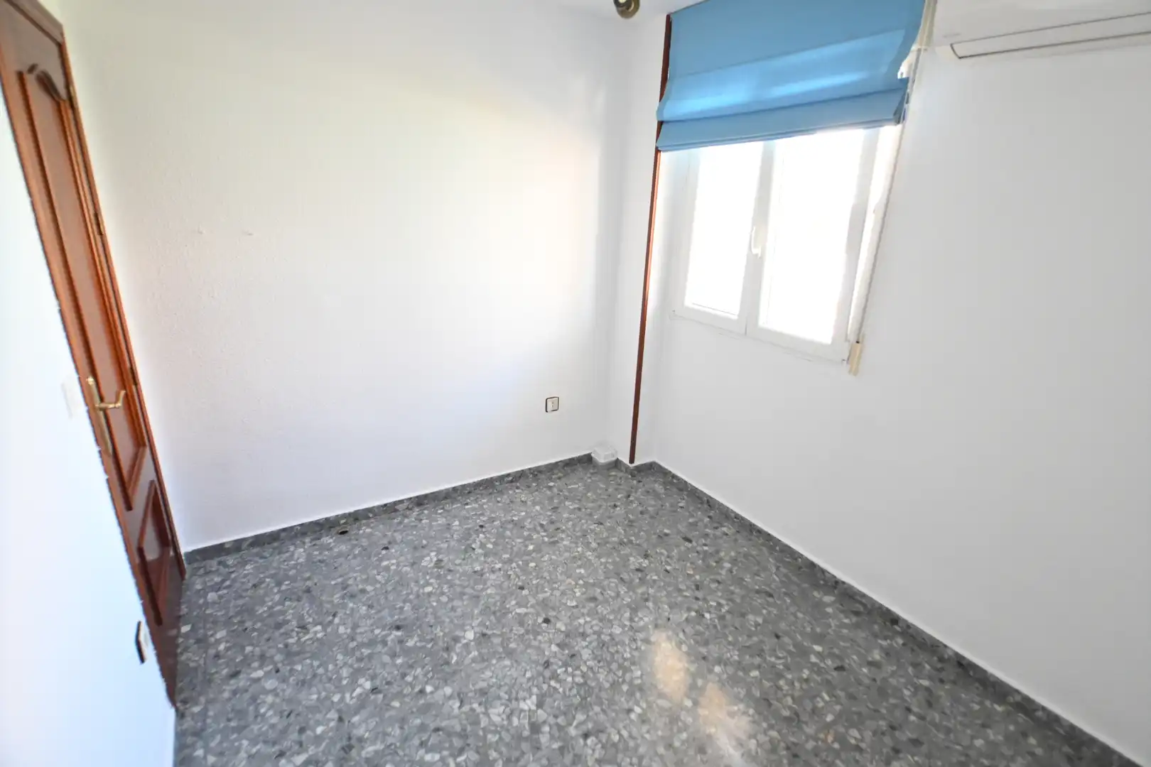Habitación de Casa adosada en venta en Churriana de la Vega con Aire acondicionado, Terraza y Trastero