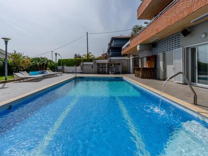 Swimming pool of House or chalet for sale in Sant Just Desvern  with Air Conditioner, Heating and Private garden