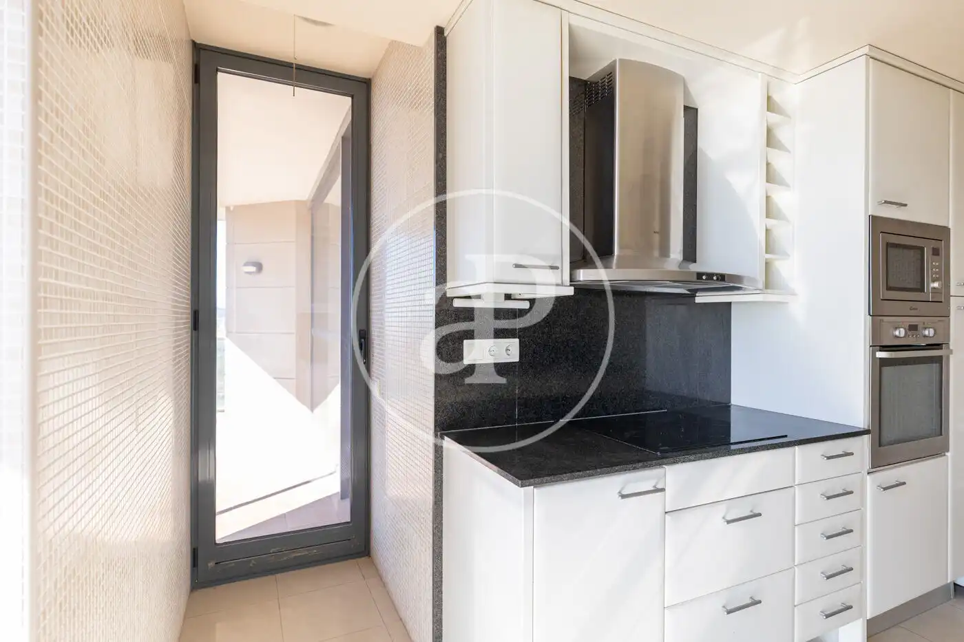 Cocina de Piso en venta en Barcelona con Aire acondicionado, Calefacción y Jardín privado
