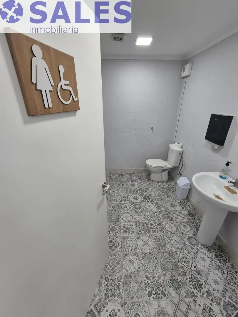 Bathroom of Commercial properties for sale in Torrent  with Furnished
