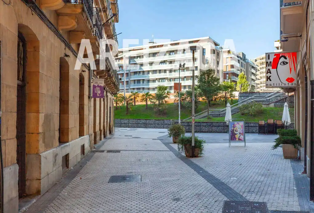 Vista exterior de Piso en venta en Donostia - San Sebastián  con Calefacción y Balcón