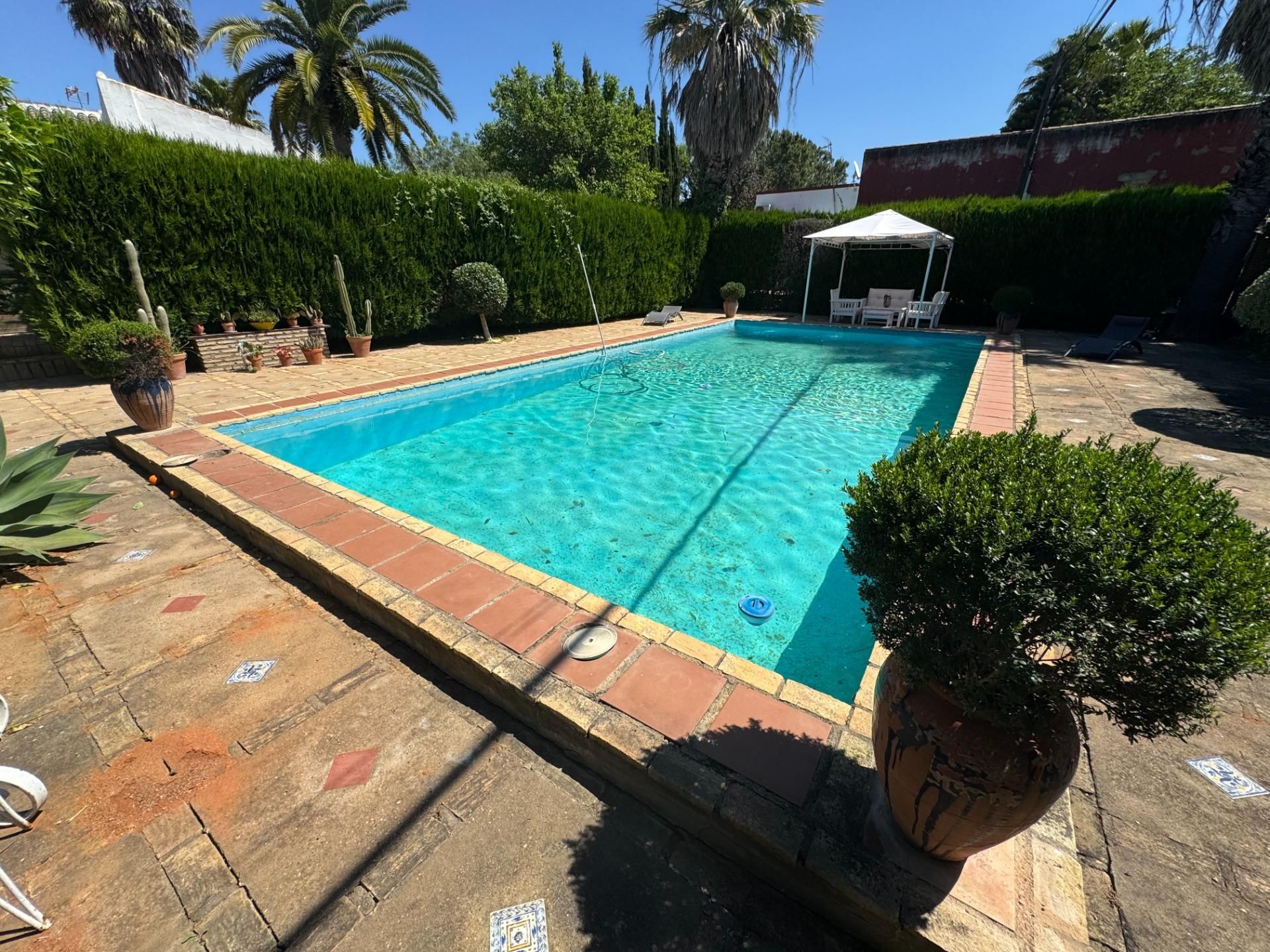 Piscina de Casa o chalet en venta en Dos Hermanas con Aire acondicionado, Jardín privado y Trastero