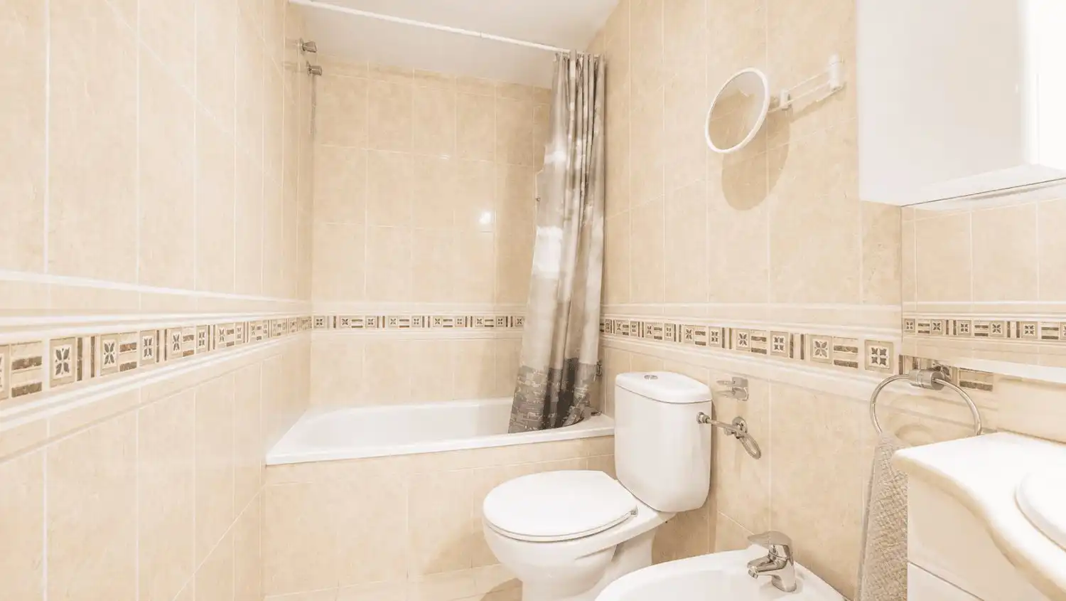 Baño de Casa adosada en venta en Almazora / Almassora con Aire acondicionado y Terraza