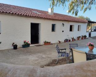 Vista exterior de Finca rústica en venda en Casarabonela amb Jardí privat, Terrassa i Moblat