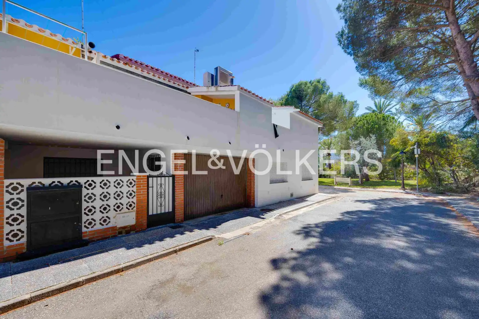 Vista exterior de Casa o xalet en venda en Orihuela amb Aire condicionat, Calefacció i Terrassa