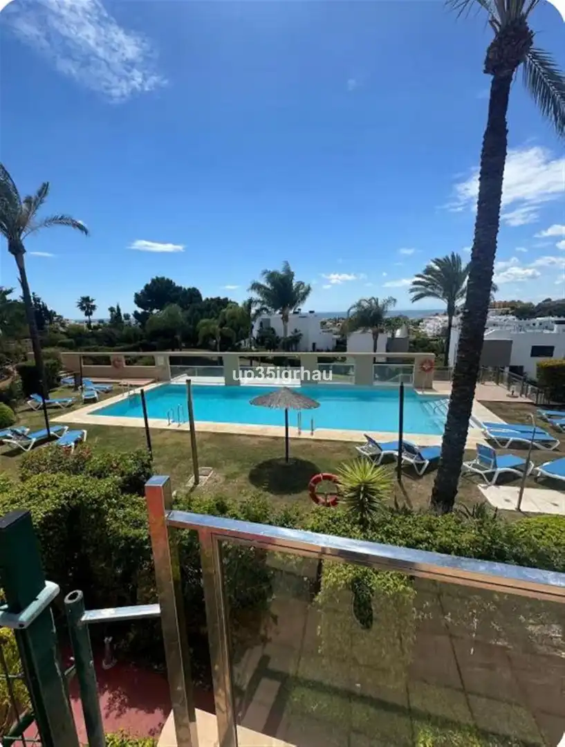 Apartment with lift for sale in Estepona Pueblo