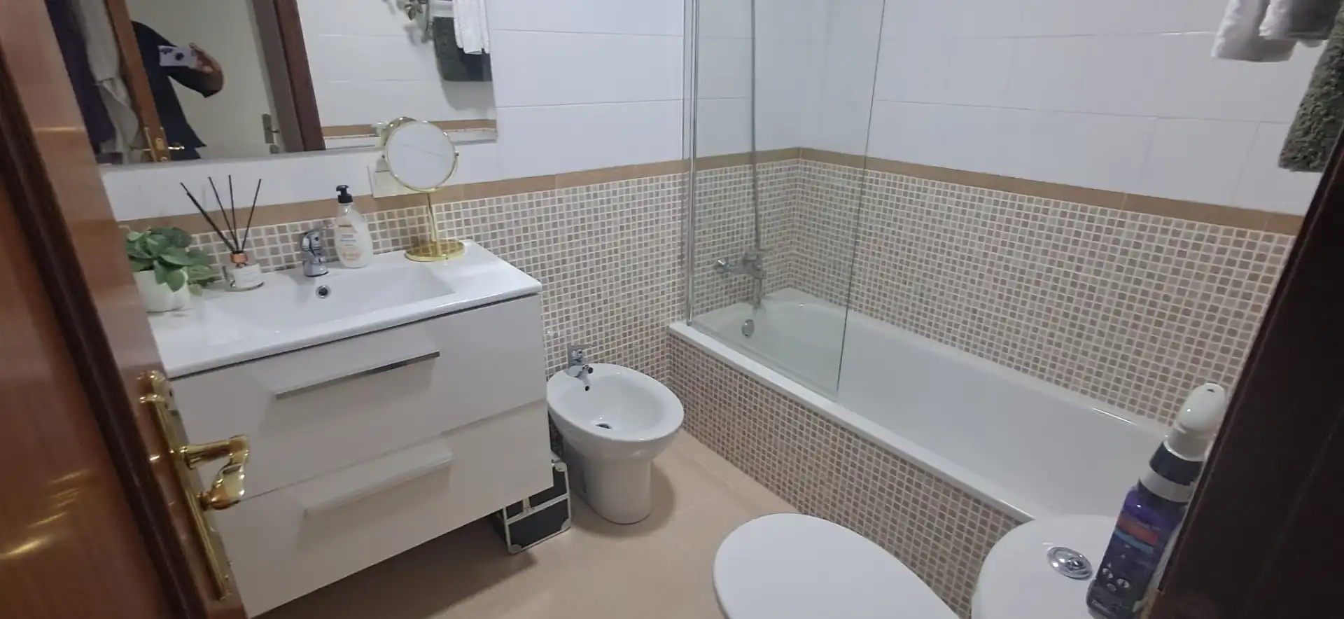 Badezimmer von Einfamilien-Reihenhaus zum Verkauf in Utrera mit Klimaanlage und Abstellraum
