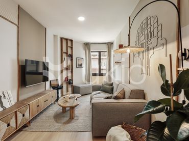 Apartment with lift to rent in Via Augusta