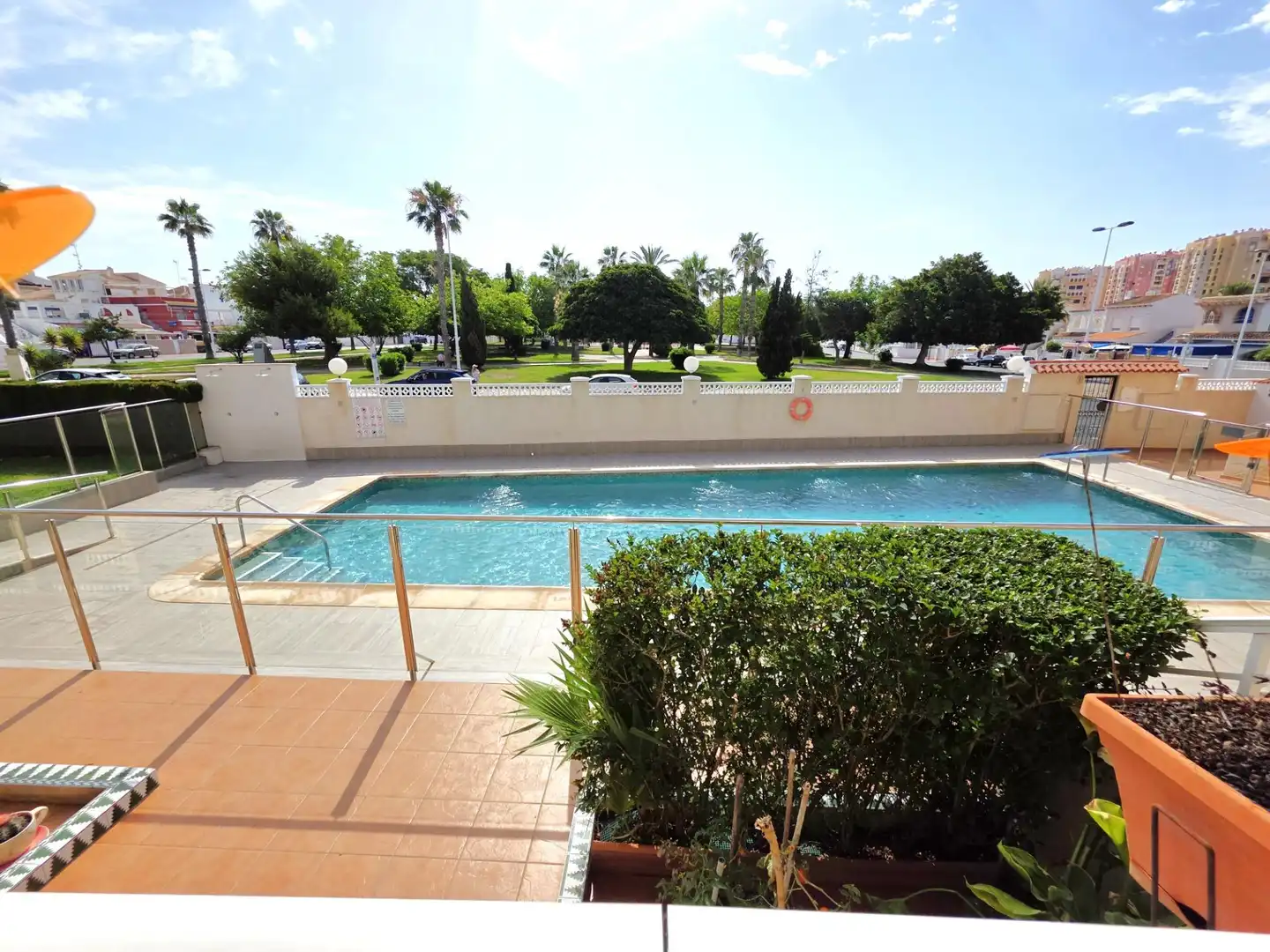 Schwimmbecken von Erdgeschoss zum Verkauf in Torrevieja mit Terrasse