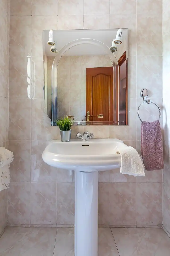 Baño de Casa o chalet en venta en San Lorenzo de El Escorial con Calefacción, Alarma y Piscina comunitaria