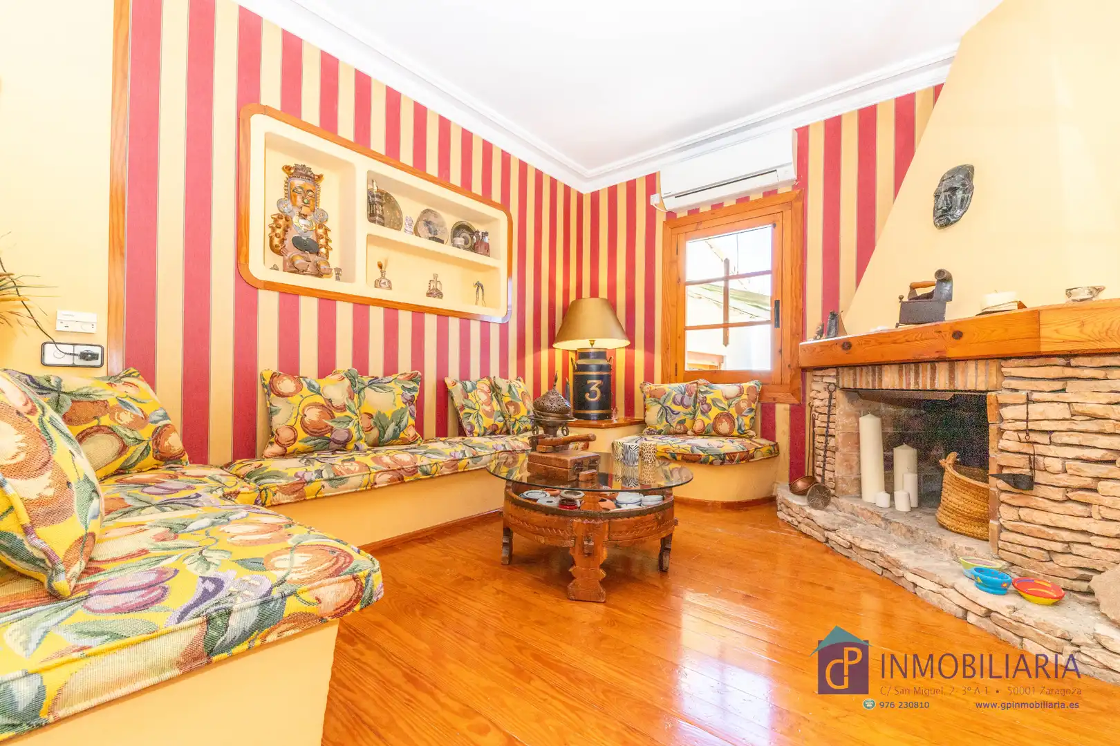 Sala de estar de Casa o chalet en venta en Quinto con Aire acondicionado, Calefacción y Jardín privado